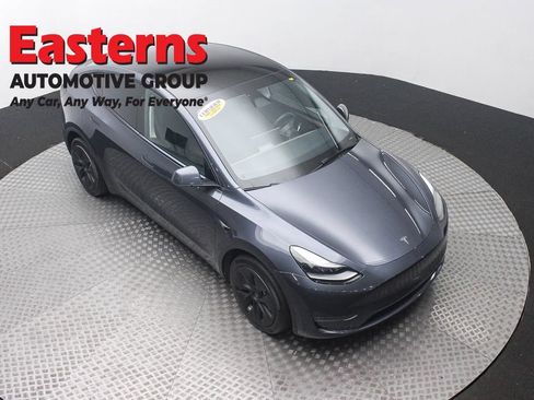 Used 2023 Tesla Model Y Long Range AWD/4WD image 3