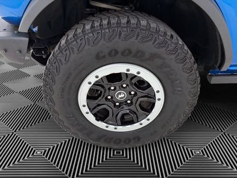 Used 2023 Ford Bronco Badlands w/ Sasquatch Package AWD/4WD image 9