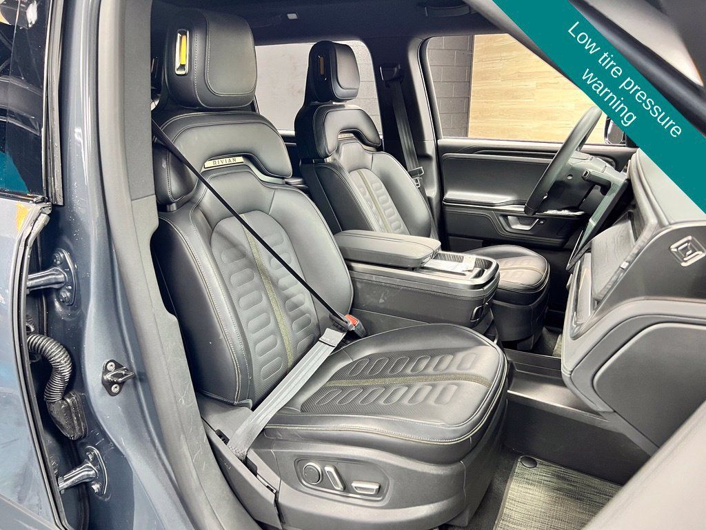 Used 2025 Rivian R1S Adventure Dual AWD/4WD image 10