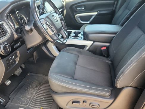 Used 2019 Nissan Titan SV w/ SV Convenience Package AWD/4WD image 7