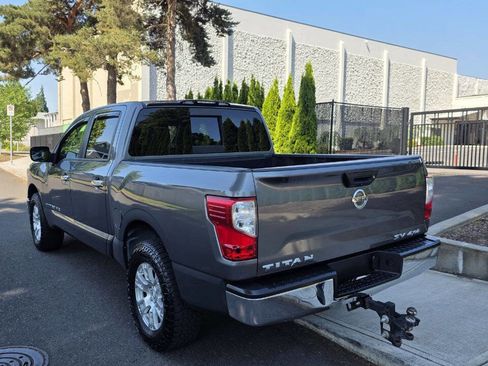 Used 2019 Nissan Titan SV image 7