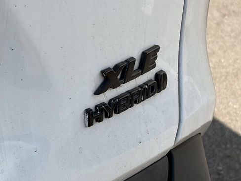Used 2021 Toyota RAV4 XLE w/ XLE Grade Weather Package AWD/4WD image 6