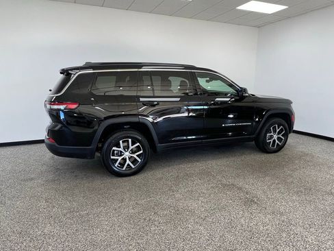 Used 2024 Jeep Grand Cherokee L Limited w/ Luxury Tech Group II image 23