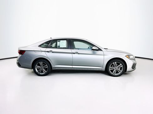 Used 2024 Volkswagen Jetta SE FWD image 10