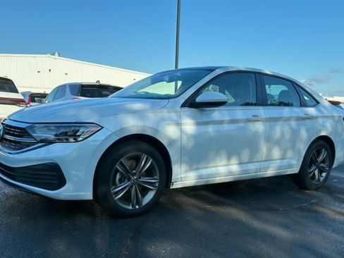 Used 2022 Volkswagen Jetta SE FWD image 1