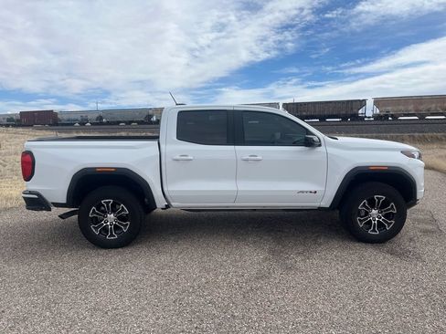 Used 2024 GMC Canyon AT4 w/ Technology Package AWD/4WD image 7