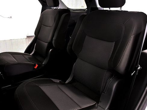 Used 2024 Ford Explorer XLT w/ Class IV Trailer Tow Package image 30