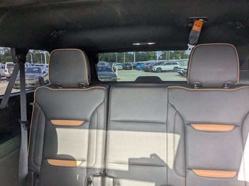 Used 2023 GMC Yukon XL AT4 w/ Technology Package AWD/4WD image 17