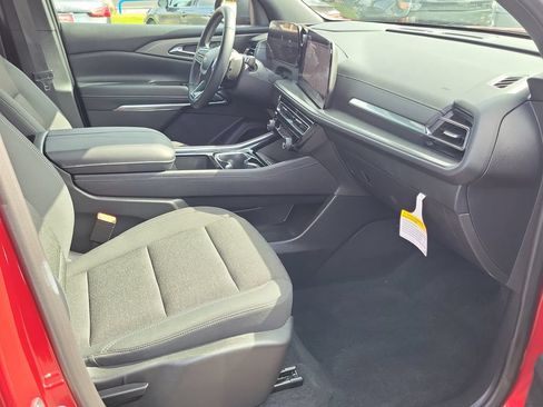Used 2026 Chevrolet Traverse LT FWD image 17