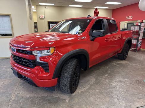 Used 2022 Chevrolet Silverado 1500 RST AWD/4WD image 3