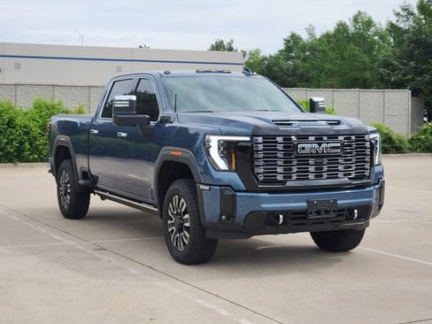 Used 2025 GMC Sierra 2500 Denali Ultimate AWD/4WD image 3
