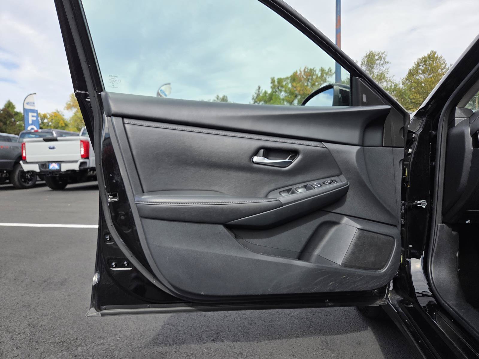 Used 2024 Nissan Sentra SV FWD image 12