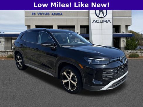 Used 2025 Volkswagen Tiguan SE image 3