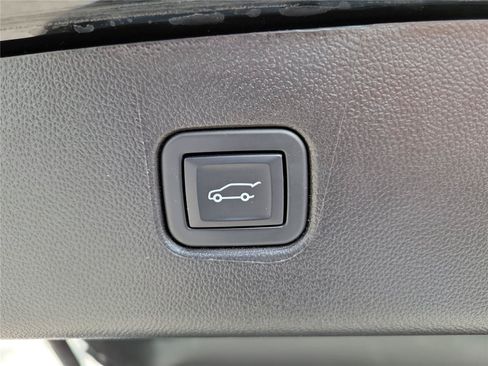 Used 2024 Chevrolet Blazer LT FWD image 9