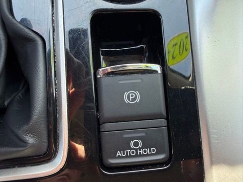 Used 2024 Mitsubishi Eclipse Cross SE image 32