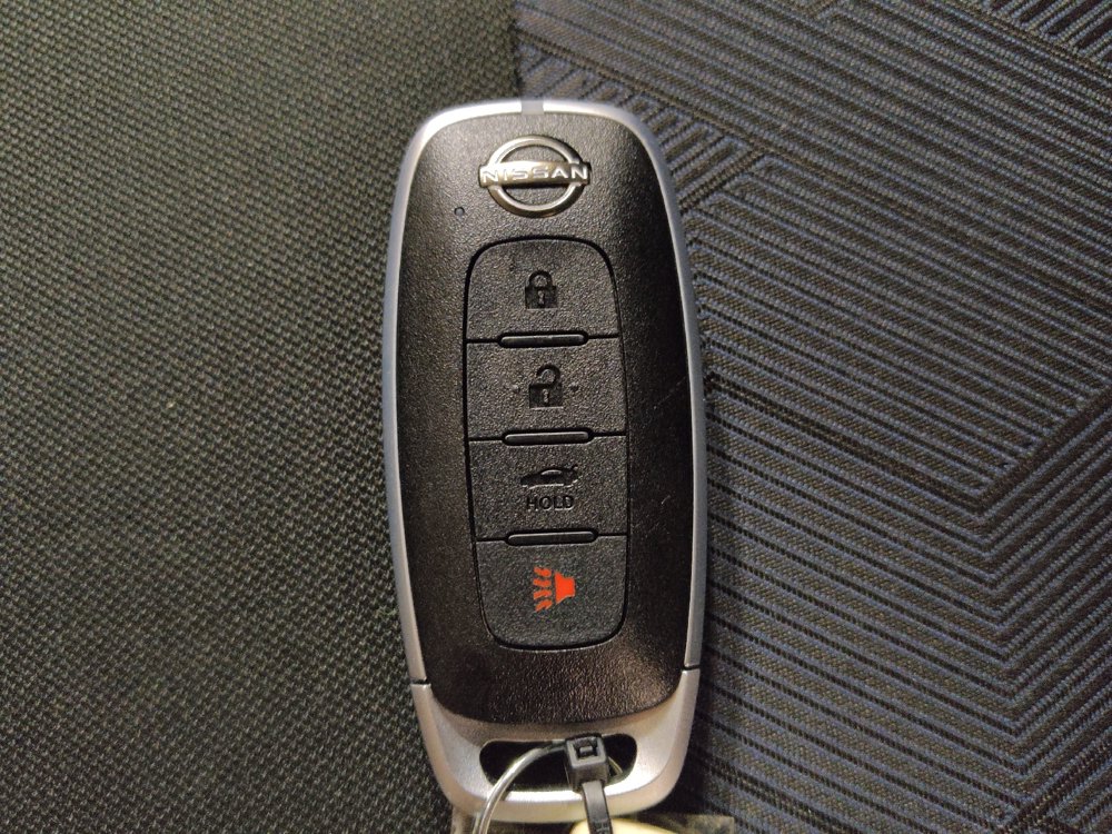 Used 2025 Nissan Versa SV FWD image 32