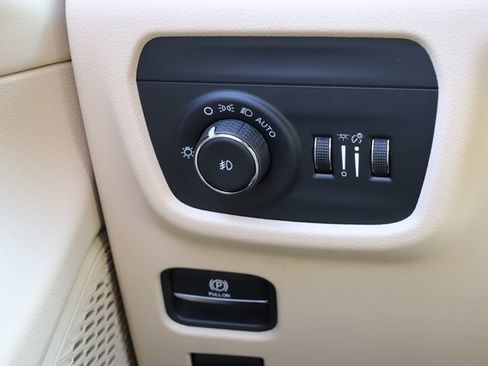 New 2025 Jeep Grand Cherokee Limited image 36