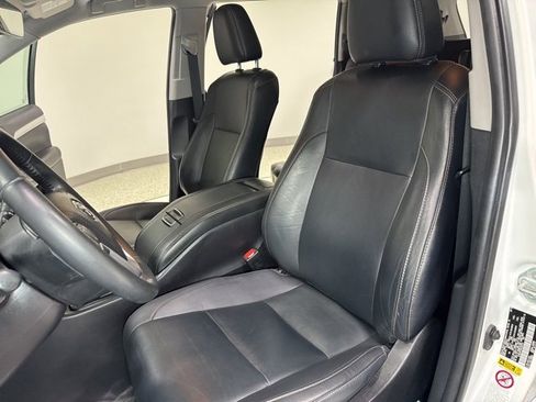 Used 2019 Toyota Highlander XLE image 15
