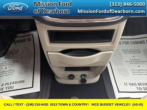 Used 2013 Chrysler Town & Country Touring image 13