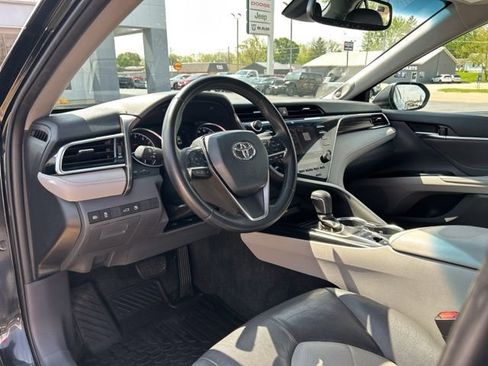 Used 2018 Toyota Camry XLE FWD image 26