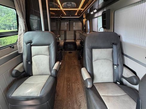 Used 2017 Mercedes-Benz Sprinter 3500 image 59