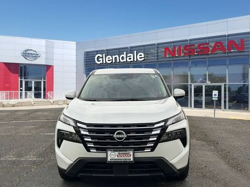 Used 2025 Nissan Rogue SV AWD/4WD image 2