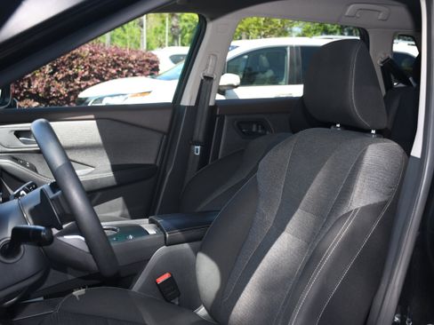 Used 2023 Nissan Rogue SV image 11