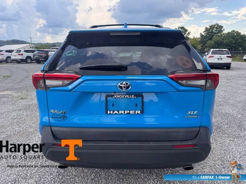 Used 2021 Toyota RAV4 XLE w/ Convenience Package AWD/4WD image 4
