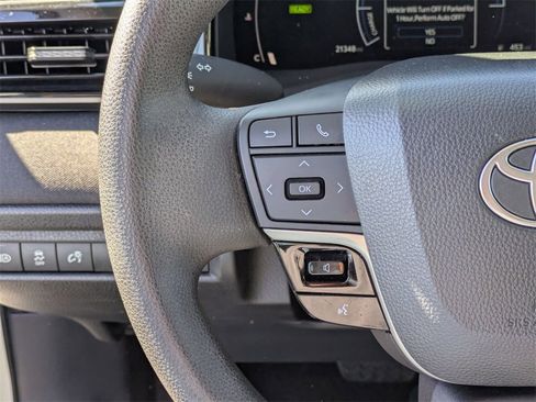 Used 2025 Toyota Camry LE image 20