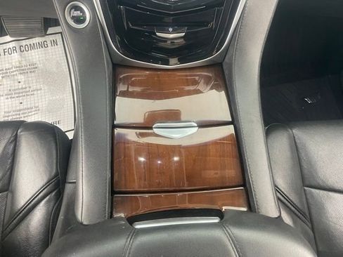 Used 2019 Cadillac Escalade Luxury AWD/4WD image 43