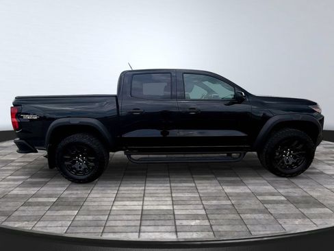 Used 2024 Chevrolet Colorado Trail Boss w/ Technology Package AWD/4WD image 8