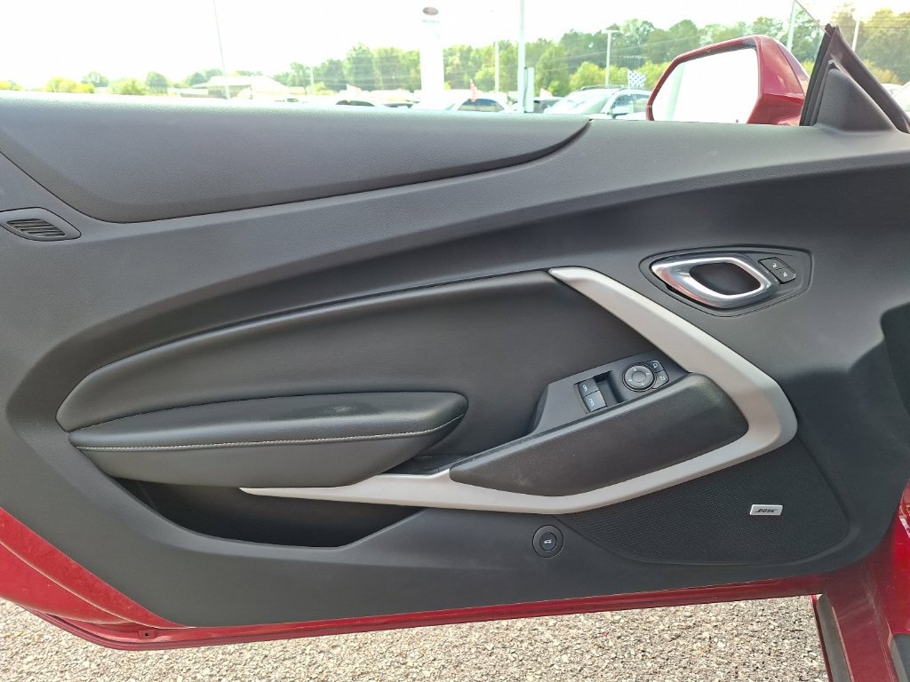 Used 2021 Chevrolet Camaro LT w/ Technology Package RWD image 11