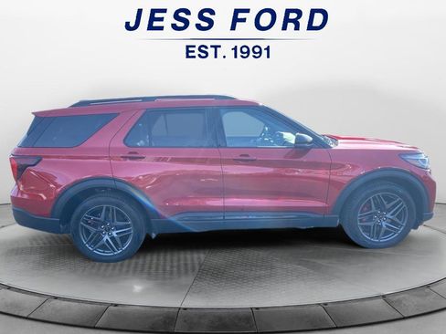 Used 2025 Ford Explorer ST image 7