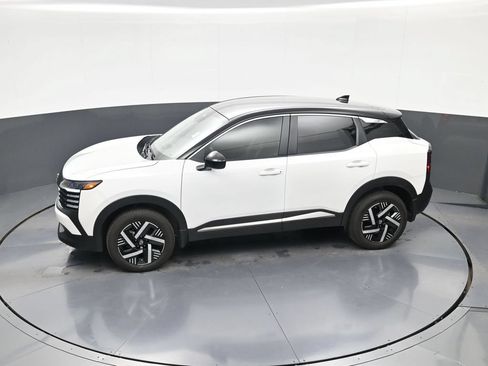 Certified 2025 Nissan Kicks SV FWD image 30