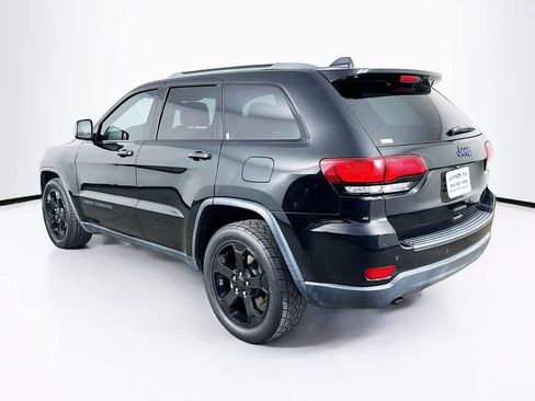 Used 2019 Jeep Grand Cherokee Laredo RWD image 4