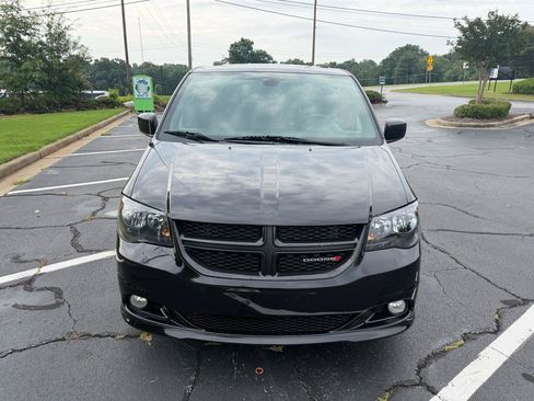 Used 2018 Dodge Grand Caravan GT FWD image 2