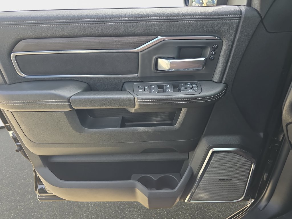 Used 2025 RAM 2500 Laramie AWD/4WD image 22