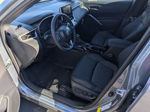 Used 2025 Toyota Corolla Cross XSE image 9