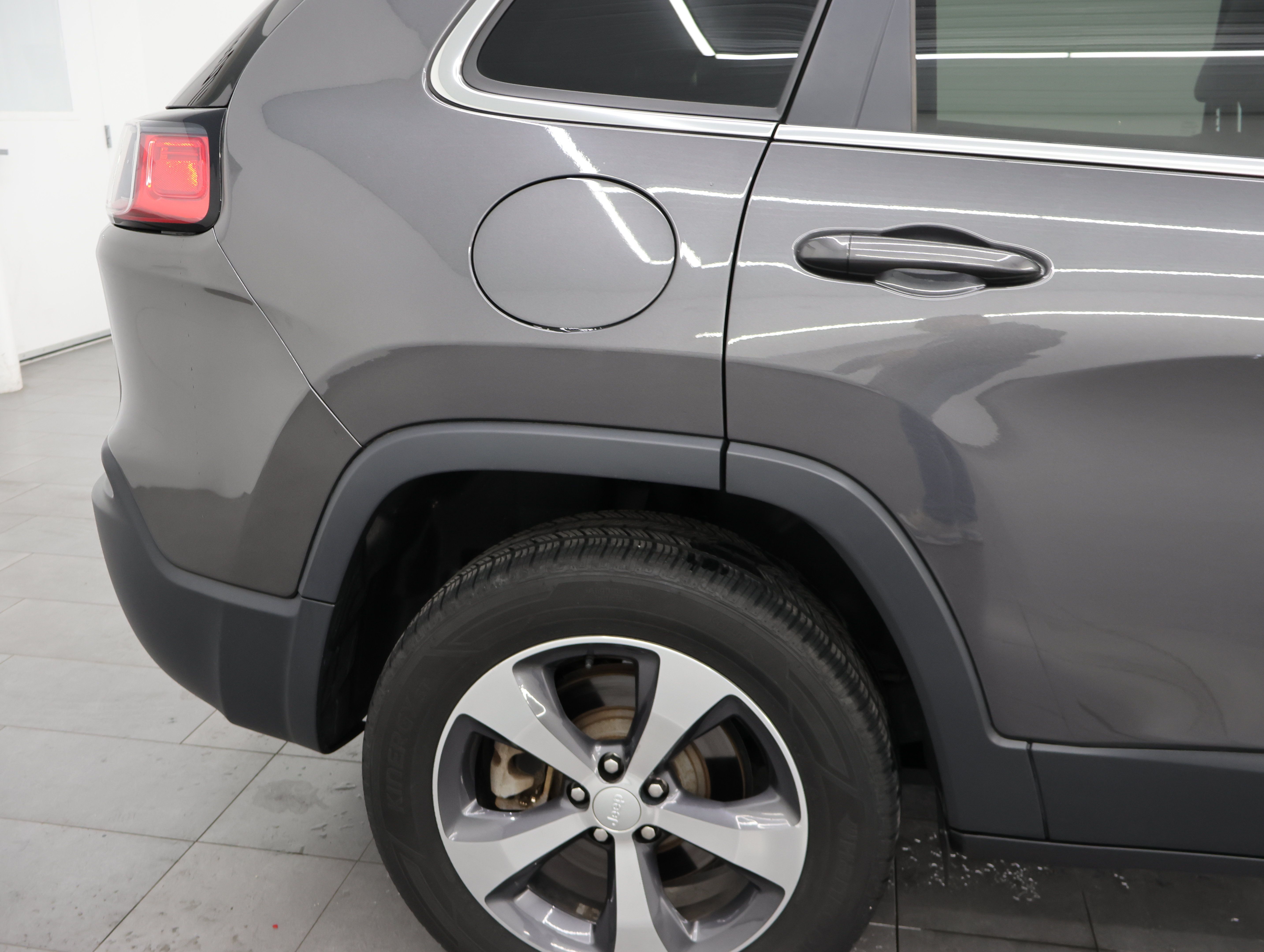 Used 2019 Jeep Cherokee Limited w/ Trailer Tow Group AWD/4WD image 24