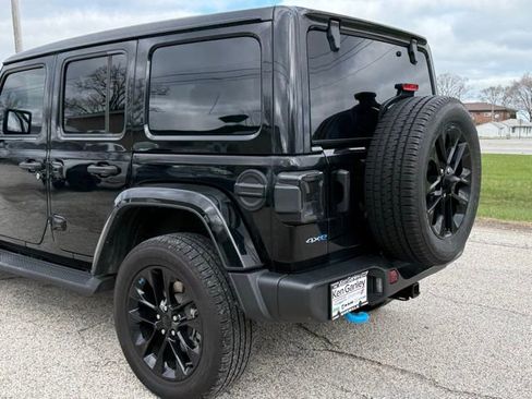 Used 2023 Jeep Wrangler Unlimited Sahara w/ Cold Weather Group image 12