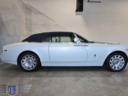 Used 2017 Rolls-Royce Phantom Drophead Coupe image 49