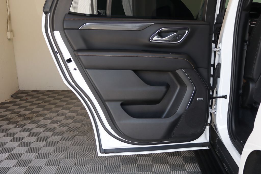 Used 2024 GMC Yukon AT4 w/ Technology Package AWD/4WD image 43