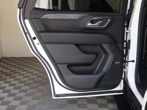 Used 2024 GMC Yukon AT4 w/ Technology Package AWD/4WD image 43