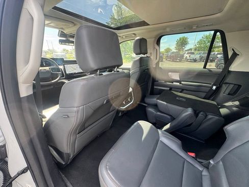 Certified 2025 Ford Expedition Active AWD/4WD image 11