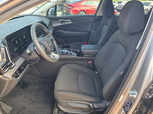 Used 2025 Kia Sportage LX FWD image 11