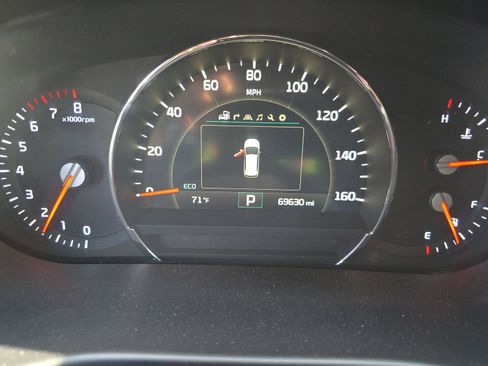 Used 2017 Kia Sorento SX image 17