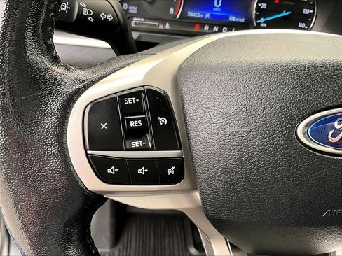 Used 2021 Ford Explorer XLT AWD/4WD image 23