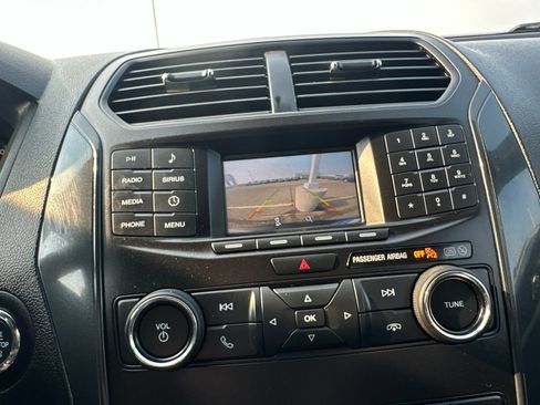 Used 2018 Ford Explorer XLT AWD/4WD image 63
