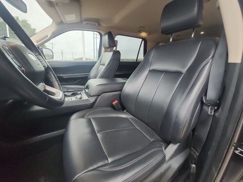 Used 2024 Ford Expedition XLT AWD/4WD image 11