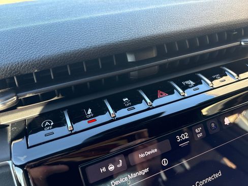 New 2025 Jeep Grand Cherokee Altitude image 23